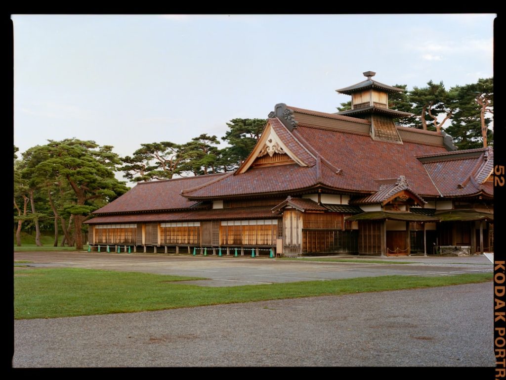 函館競馬場130周年記念展、丸井今井で開催